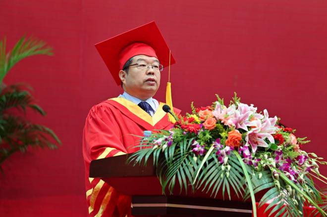 用青春擁抱美好未來(lái)——oety歐億隆重舉行2015年畢業(yè)典禮暨學(xué)位授予儀式