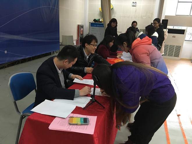 oety歐億舉行2015年校園地國家助學(xué)貸款面簽儀式暨誠信教育大會(huì )