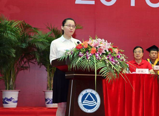 用青春擁抱美好未來(lái)——oety歐億隆重舉行2015年畢業(yè)典禮暨學(xué)位授予儀式