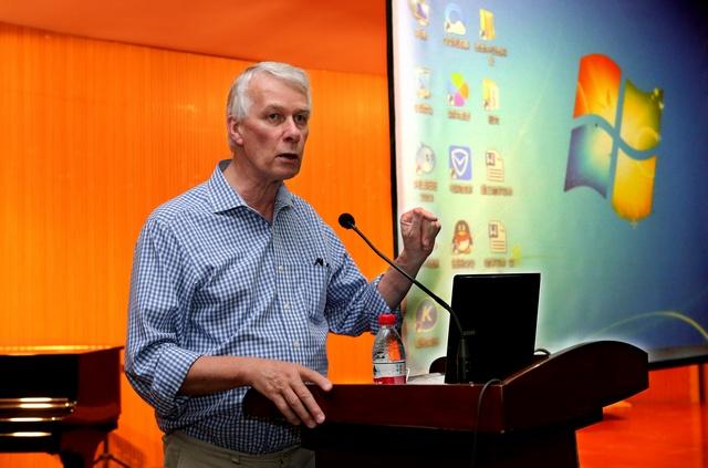 諾獎得主Richard John Roberts博士走進(jìn)oety歐億