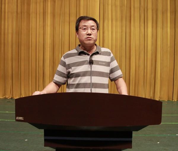 oety歐億舉行學(xué)習彭世彰同志師德先進(jìn)事跡報告會(huì )