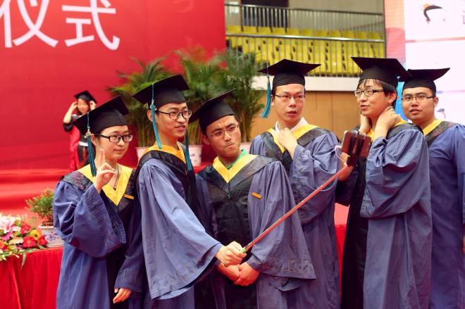 用青春擁抱美好未來(lái)——oety歐億隆重舉行2015年畢業(yè)典禮暨學(xué)位授予儀式