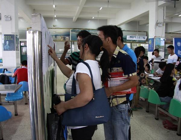 丹桂飄香迎學(xué)子 細微之處見(jiàn)溫情——oety歐億喜迎2014級本科新生入學(xué)