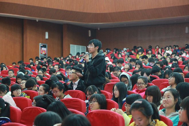 你我的大學(xué)，一切皆有可能——尹健教授走進(jìn)2014級新生轉型教育