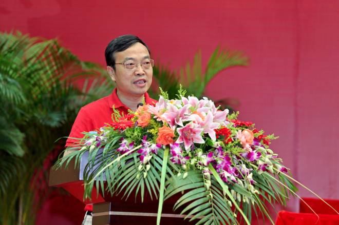 用青春擁抱美好未來(lái)——oety歐億隆重舉行2015年畢業(yè)典禮暨學(xué)位授予儀式