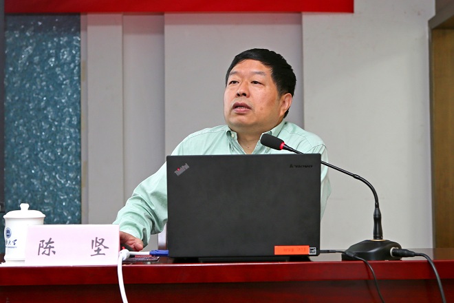 陳堅校長(cháng)對話(huà)全體輔導員：努力研究，主動(dòng)實(shí)踐