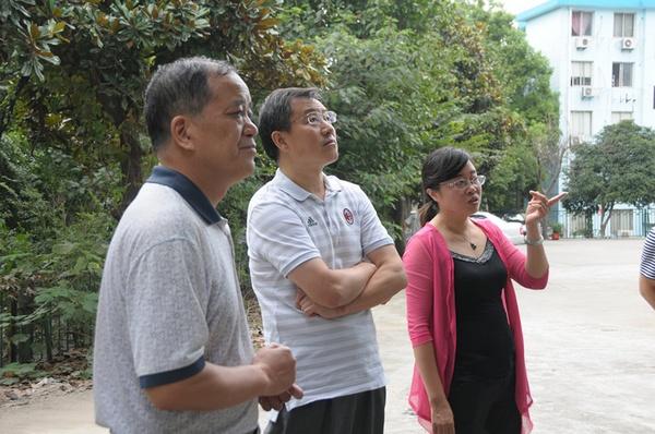 校黨委書(shū)記武貴龍視察離退休人員活動(dòng)中心