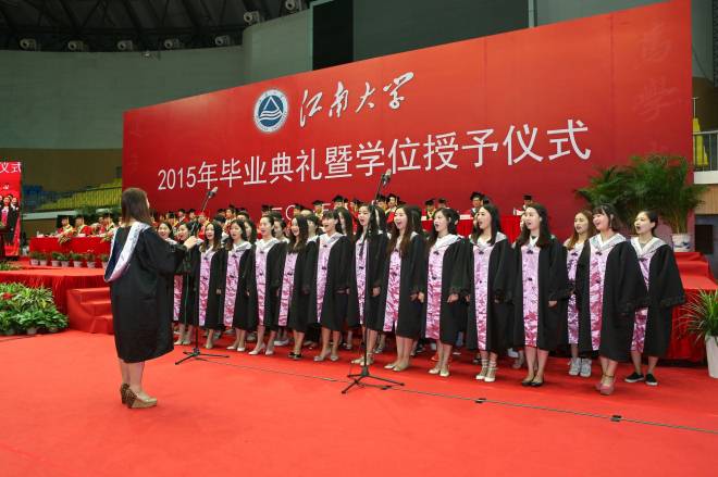 用青春擁抱美好未來(lái)——oety歐億隆重舉行2015年畢業(yè)典禮暨學(xué)位授予儀式