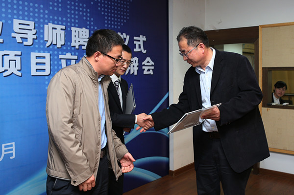 oety歐億2015年創(chuàng  )業(yè)導師聘任儀式 暨大學(xué)生創(chuàng  )業(yè)訓練計劃項目立項答辯會(huì )順利召開(kāi)