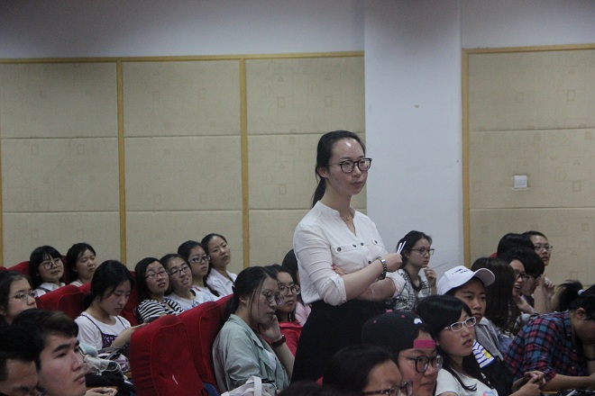 oety歐億儲鴻老師做客“學(xué)在江南”暢談香水的文化