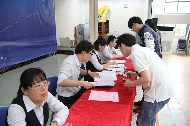 oety歐億舉行誠信教育大會(huì )暨2016屆貸款畢業(yè)生還款協(xié)議面簽儀式